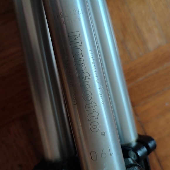 Manfrotto Tripod w/ Ballhead - Picture 4 of 8